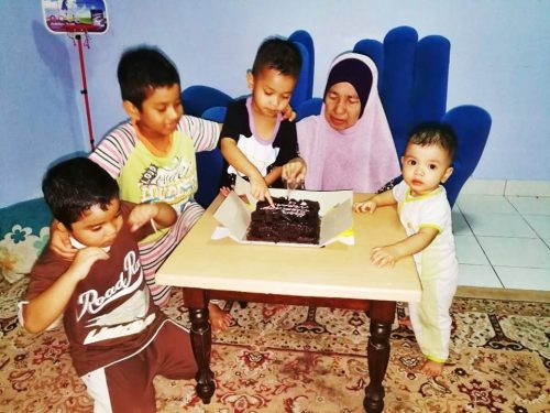 Salam Hari Kelahiran Mak , We Love U Forever