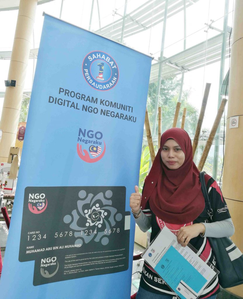 Kelab Sahabat Persaudaraan Serah Kad Digital NGO Negaraku