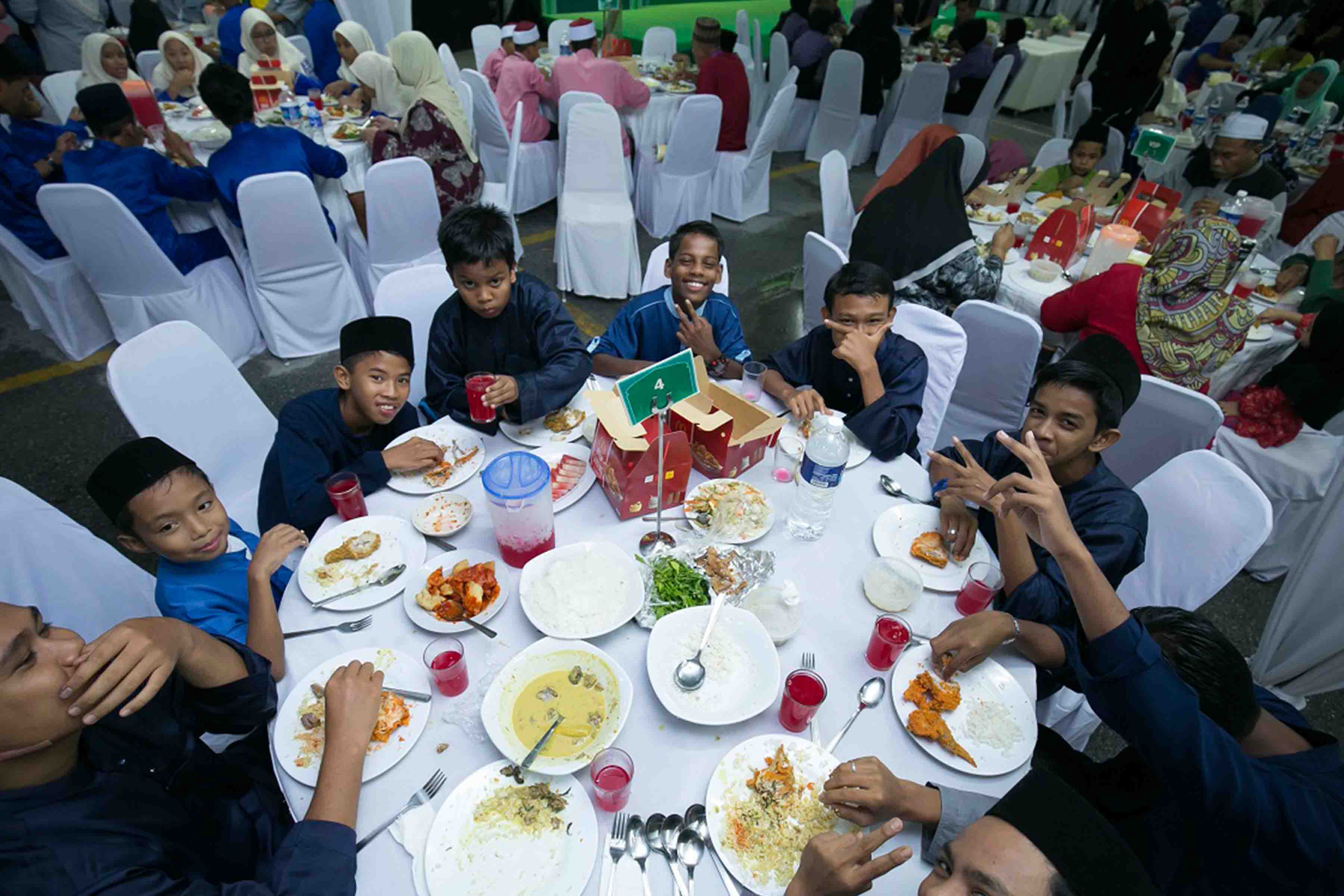 McDonald’s Malaysia Dengan Kerjasama Majlis Agama Islam Selangor (MAIS), Lembaga Zakat Selangor (LZS) dan Yayasan Islam Darul Ehsan (YIDE) Rai Lebih 500 Anak-anak Yatim dan Asnaf Untuk Berbuka Puasa