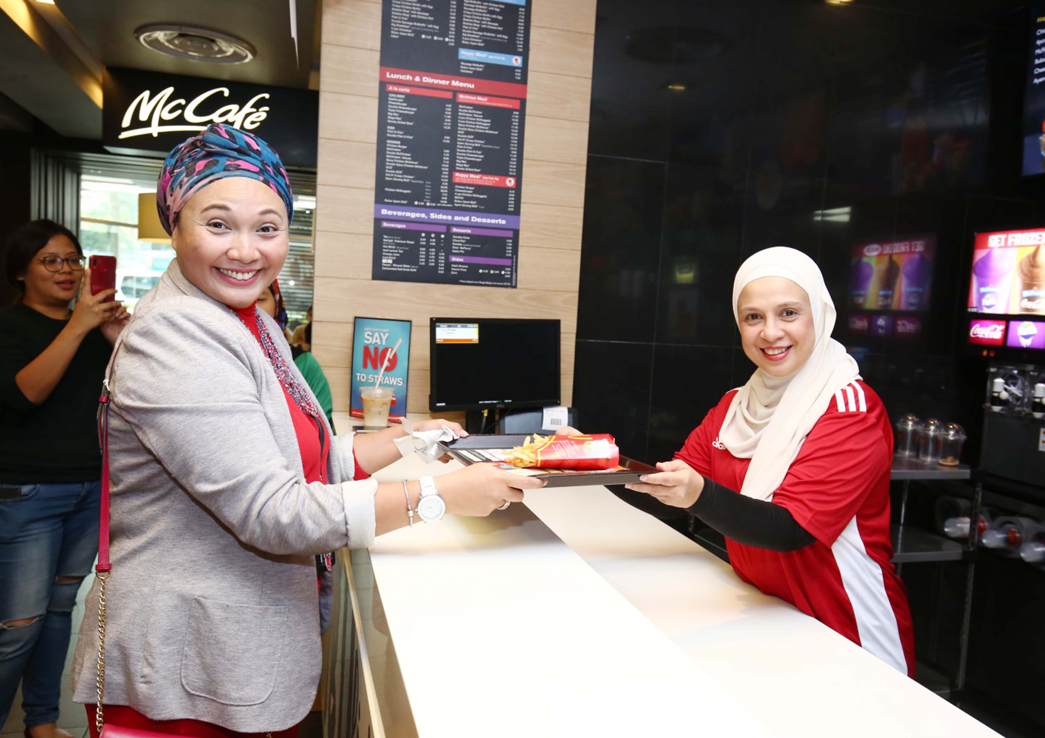 Para Francaisi Dan Rakan Niaga McDonald’s Penuh Semangat Turun Padang