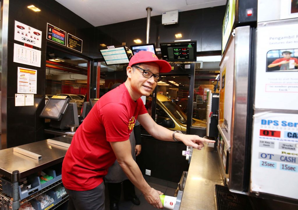 Para Francaisi Dan Rakan Niaga McDonald’s Penuh Semangat Turun Padang 