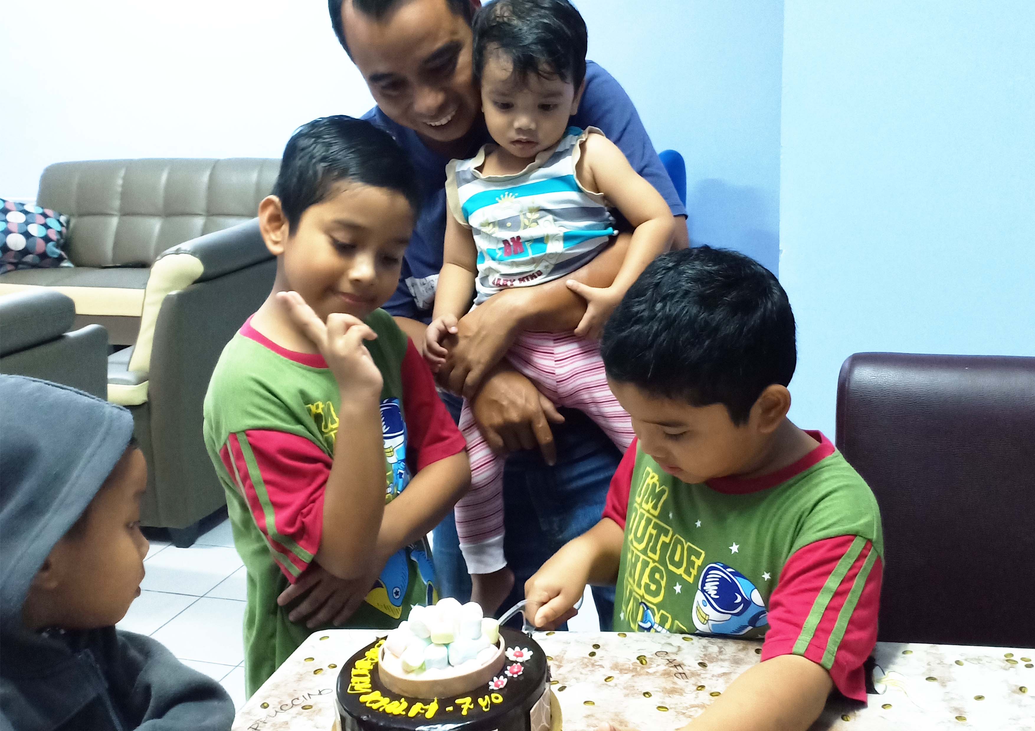 Salam Hari Ulang Tahun Kelahiran ke-7 Angah